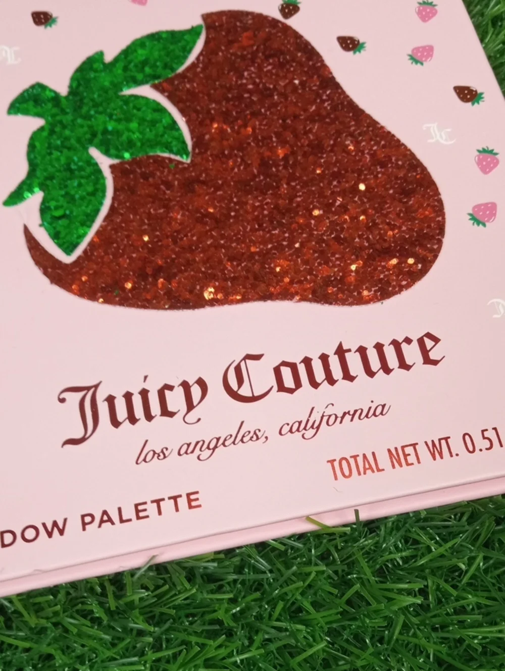 🛍️🍒 Juicy Couture Pink Strawberry Eyeshadow Palette